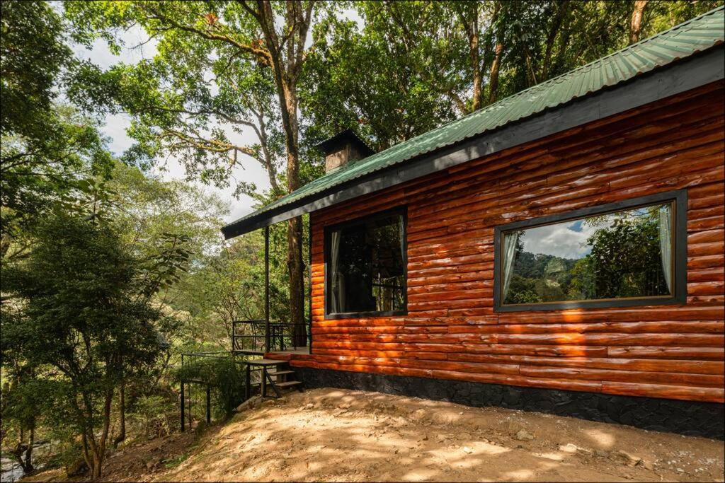 Unicorn Lodge: Direct Riverfront : Unique Experience 圣赫拉多德多塔 外观 照片